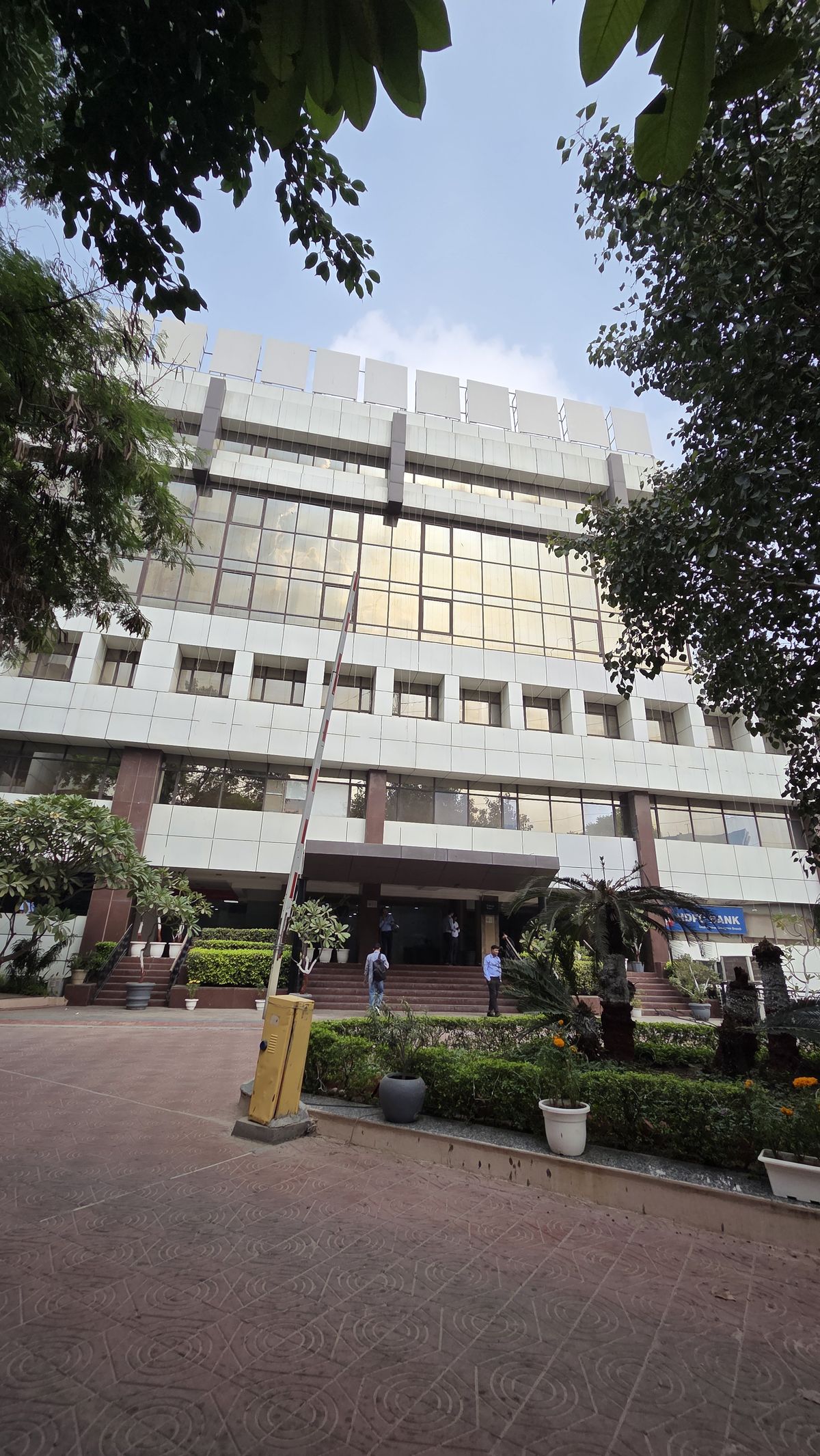 NH-8 building exterior, Enkay Tower